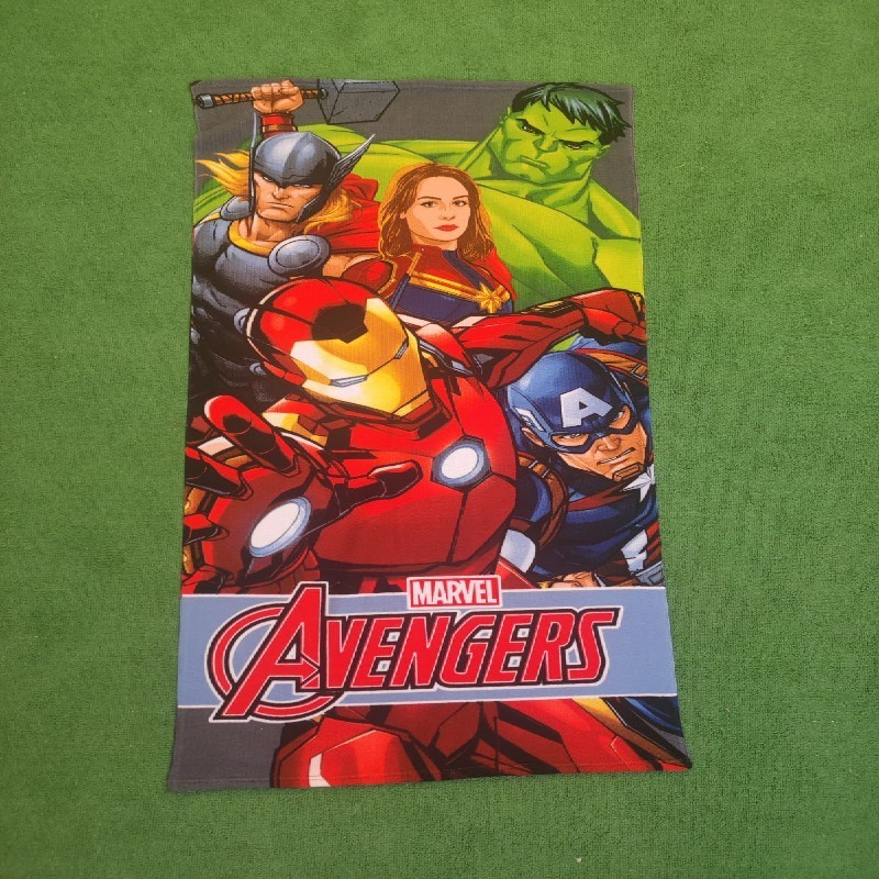 TOALLA LOS VENGADORES